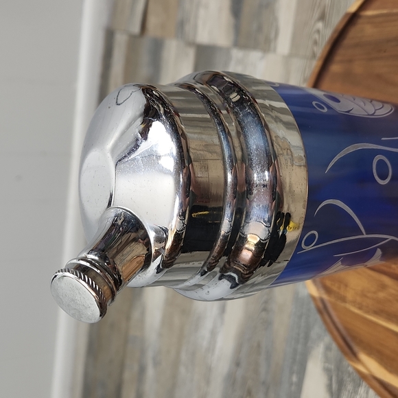 Vintage Hazel Atlas Cobalt and White Fish Cocktail Shaker - Picture 4 of 9